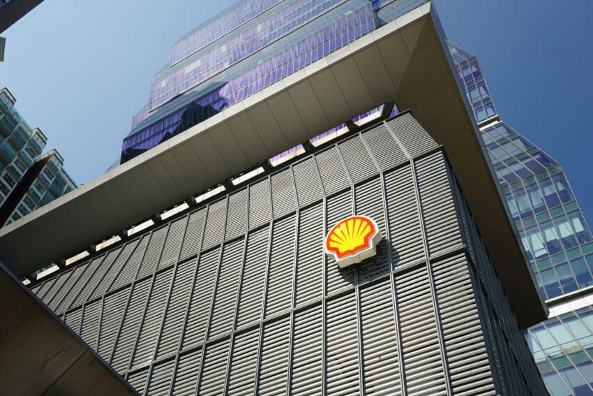 Shell has apologised for buying Russian oil last week and said it will begin severing all involvement with oil and gas in the country, including shutting its 500 petrol stations there.